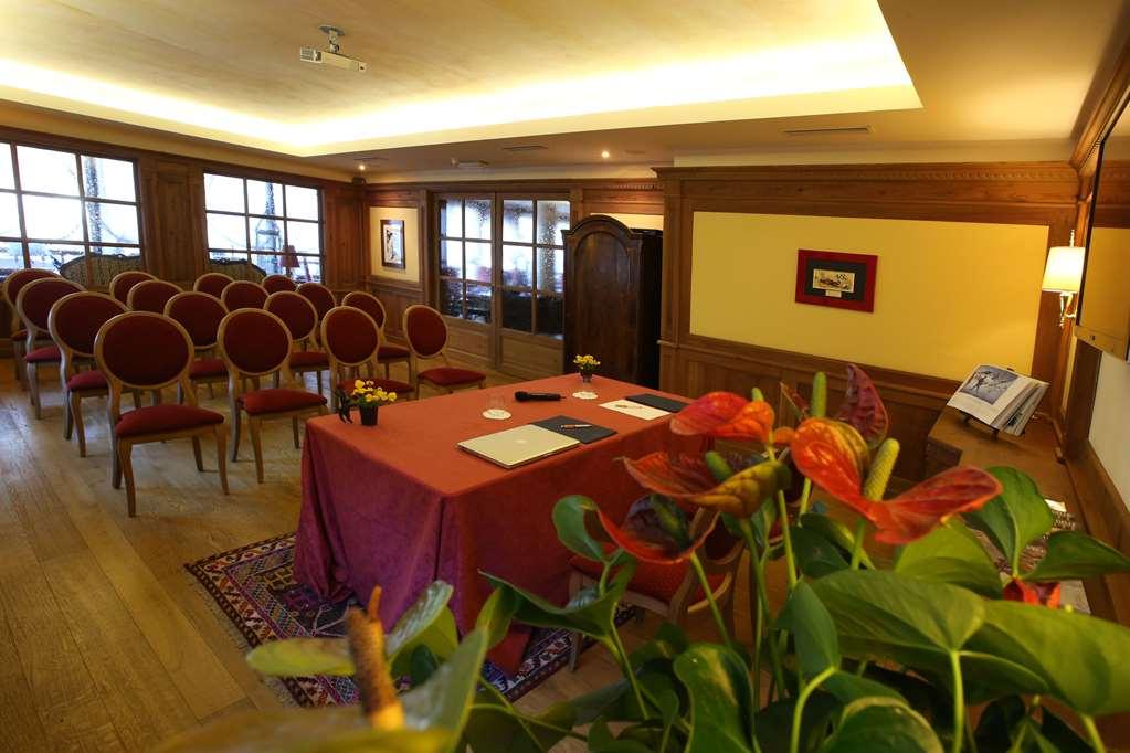 Alpen Suite Hotel Madonna Konforlar fotoğraf